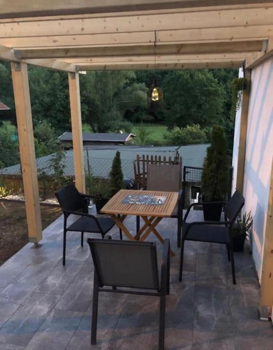 Gemuetliches Einfamilienhaus In Gera Mit 3 Schlafzimmern Mit Garten Und Parkplatz Exterior foto